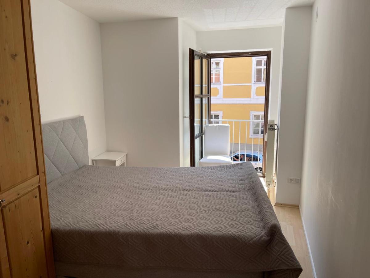 Helle Zwei-Zimmer-Stadt-Wohnung Am Bismarkplatz Mit Tiefgarage Ландсгут Екстер'єр фото
