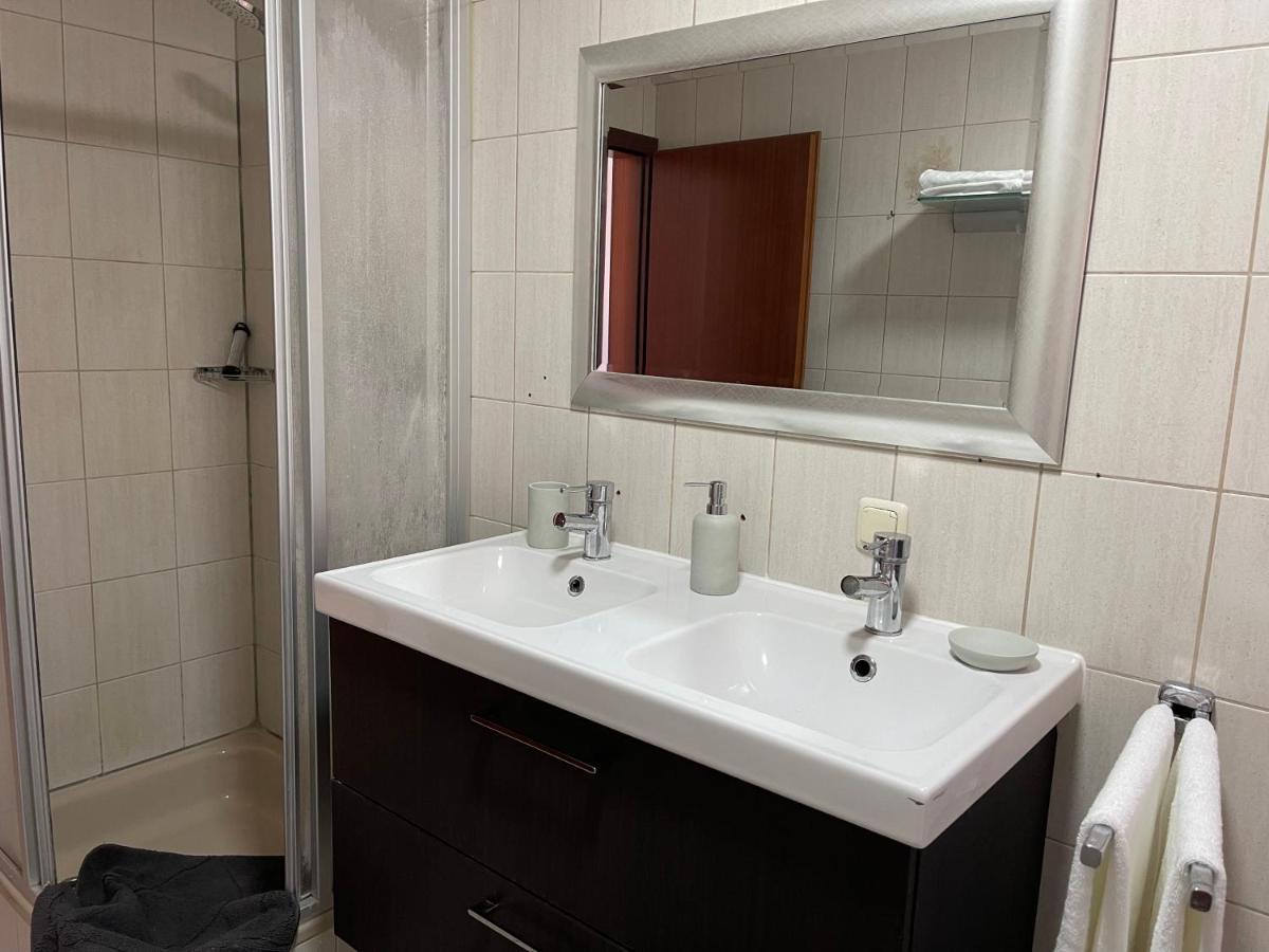 Helle Zwei-Zimmer-Stadt-Wohnung Am Bismarkplatz Mit Tiefgarage Ландсгут Екстер'єр фото