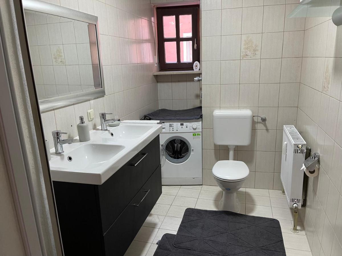 Helle Zwei-Zimmer-Stadt-Wohnung Am Bismarkplatz Mit Tiefgarage Ландсгут Екстер'єр фото